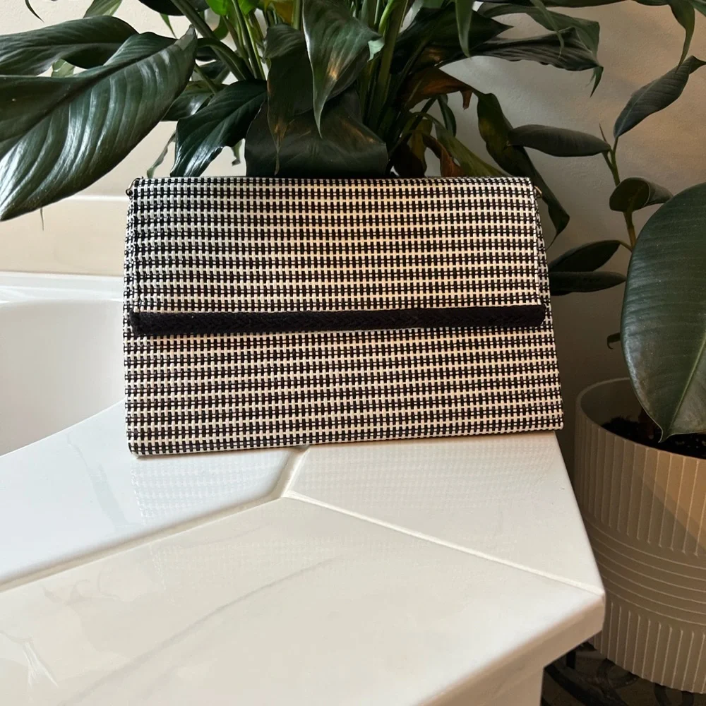 Stella & Dot City Slim Clutch-Crosshatch Raffia Black/White Brand - Picture 2 of 4